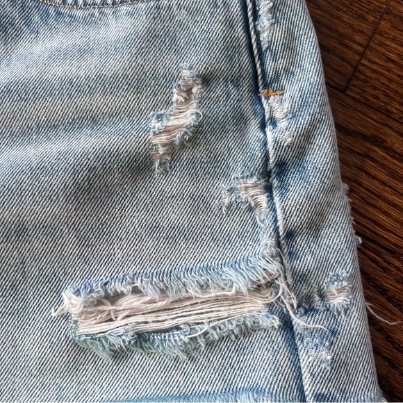 AGOLDE PARKER VINTAGE CUT OFF SHORT,
IN SWAPMEET, SIZE 27 - Picture 4 of 10